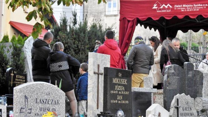 W Bielsku-Białej pochowano 164 nienarodzonych dzieci. "Nie mówicie, że utraciliście dziecko. Ono żyje"