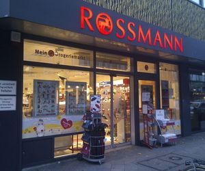 Rossmann rozdaje prezenty. Ale tylko niektórym klientom. Na czym polega nowa akcja?