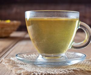 Łagodzi kaszel, leczy chrypę, goi rany. Rośnie jak zwykły chwast, a ma mnóstwo korzyści