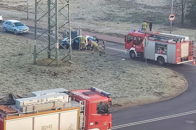 Wypadek w Katowicach. Na ul. Bażantów czołowo zderzyły się dwa samochody