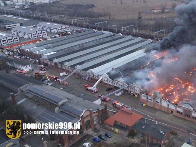 Pożar na Przeróbce. Płonie hala Zakładów Naprawczych Taboru Kolejowego i Miejskiego