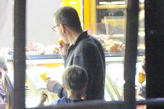 Rodzina Morawieckich przyłapana na skromnych wakacjach. Żona premiera wskoczyła w kostium kąpielowy