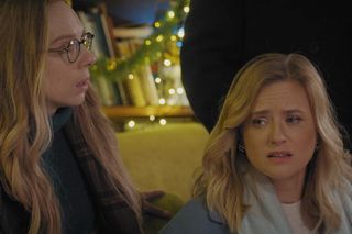 M jak miłość, odcinek 1858: Julia (Marta Chodorowska), Sylwia (Hanna Turnau)