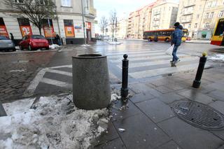 Tu zmarł 38-latek. Poślizgnął się na oblodzonym chodniku i uderzył głową o beton 