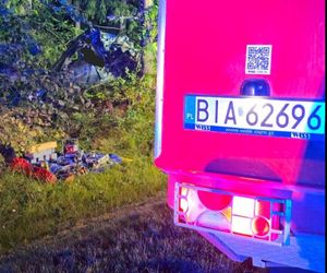 Kierowca seata nie żyje. Auto roztrzaskało się na drzewie. Tragiczny wypadek na DK 65