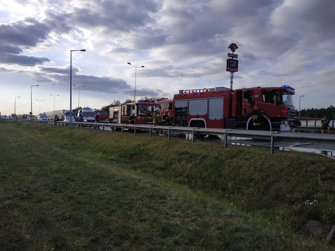 Naczepa tira poszła z dymem! Utrudnienia na A2 koło Konina [ZDJĘCIA]