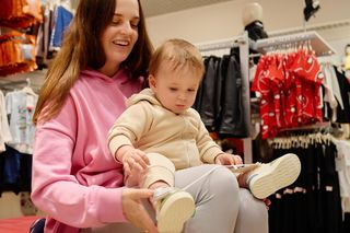 Fizjoterapeutka ostrzega przed modnymi butami dla dzieci. Dlaczego to zły wybór?