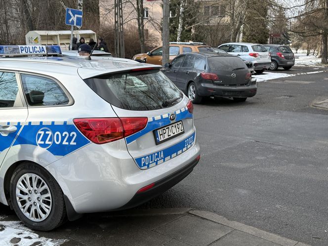  Podczas pościgu w Warszawie zderzyli się z nauką jazdy. Policjanci z Łodzi próbowali zatrzymać Gruzinów. „Czynności trwają”