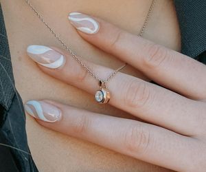 Jesień na paznokciach mieni się kolorami. Oto najmodniejszy manicure nadchodzącego sezonu!