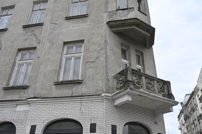 „To co robi miasto, to skandal”. Warszawa sprzedaje zabytkową kamienicę w centrum za grube miliony