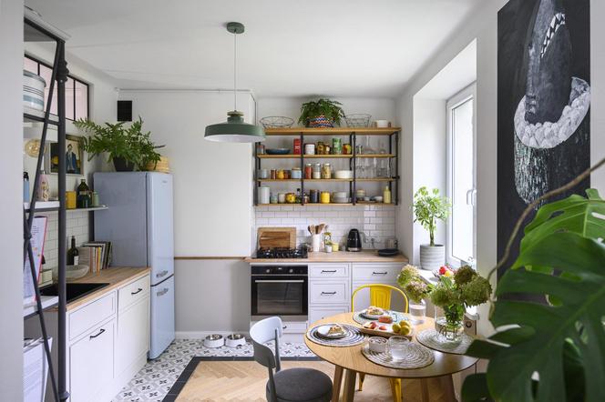 Mieszkanie 45 m² po wielkiej metamorfozie – kuchnia otwarta na salon