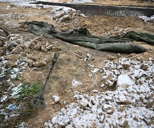 Został lej na głębokość ok. 5 metrów. Tak wygląda Przewodów po uderzeniu rakiety. Zobacz 