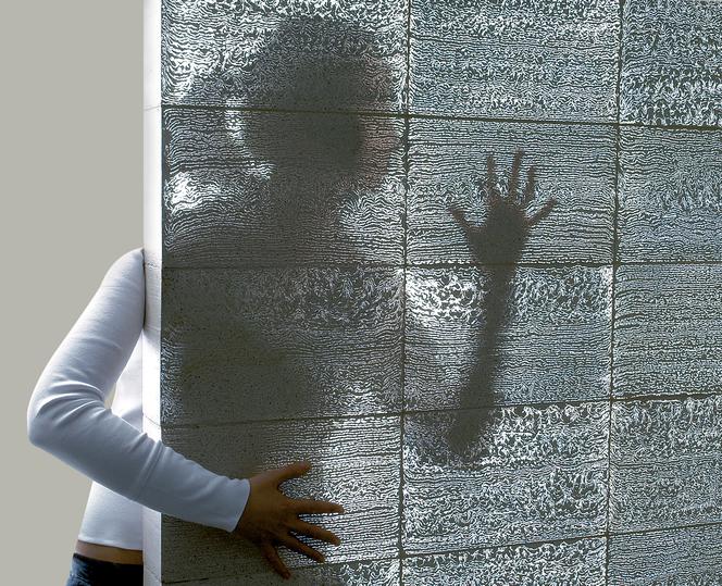 Transparentny beton dekoracyjny Litracon, zaprojektowany przez Arona Losonczi
