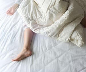 Zespół niespokojnych nóg - przyczyny, objawy i ich łagodzenie