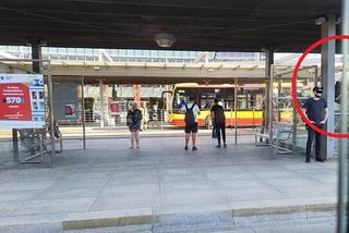 Wrocław. Tramwaj wyleciał z szyn i uderzył w autobus MPK! Jedna osoba ranna [ZDJĘCIA]