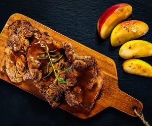 Kotlety z karkówki z jabłkami - udane połączenie, które powala smakiem