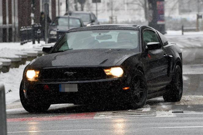 Jarosław Jakimowicz jeździ Fordem Mustangiem