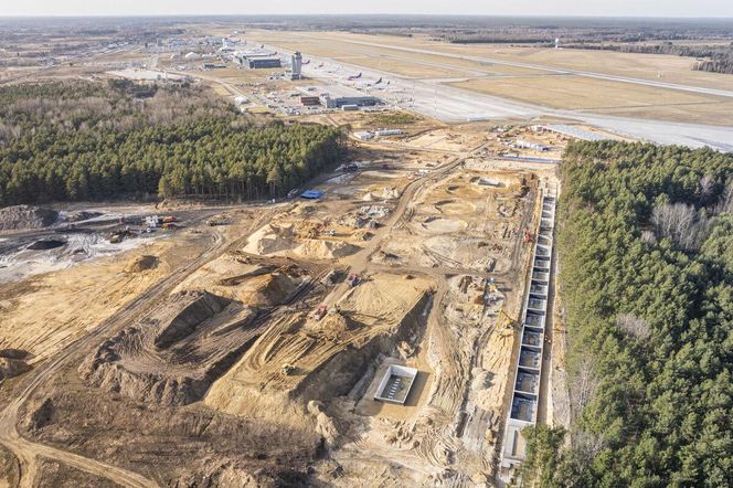 Międzynarodowy Port Lotniczy "Katowice" w Pyrzowicach ma drogę startową o długości 3200 m