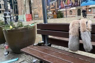 Sylwester się skończył, a kto posprząta? Centrum Wrocławia tonie w śmieciach