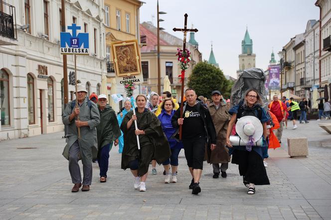 Lubelska Piesza Pielgrzymka na Jasną Górę 2024. Pątnikom deszcz niestraszny!