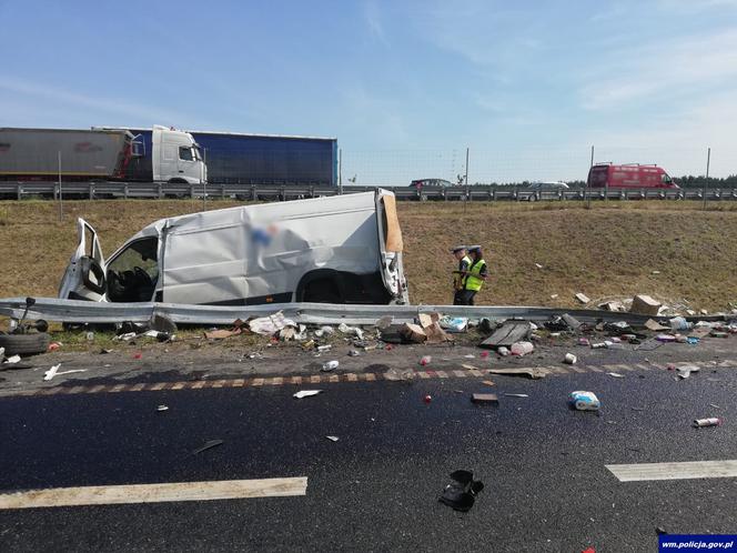 Karambol na trasie S7 pod Olsztynem - przepakowywali ładunek na pasie autostrady