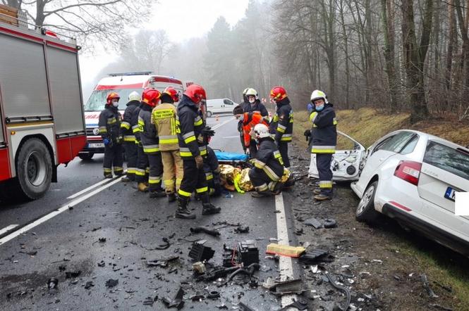 Koszmarna czołówka! Wszystko przez prękość i warunki na drodze.