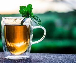 Ta herbata jest zakazana i unikana za granicą. W Polsce pijemy ją na co dzień, mimo że szkodzi!