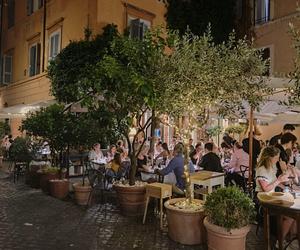 Ogródek restauracyjny w Rzymie