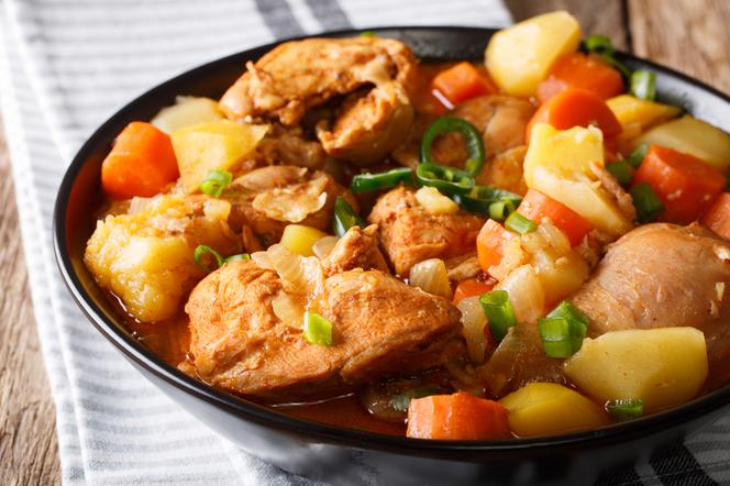 Pieczony w SŁOJU kurczak z warzywami: genialny pomysł na pyszny obiad