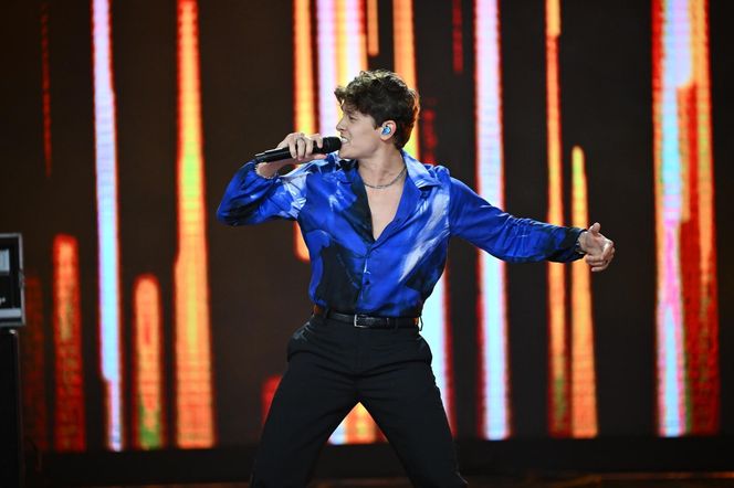 Cyms rozbijał publiczność w Sopocie, a potem wszedł ON. Demoniczne show Cugowskiego w okularach ojca!