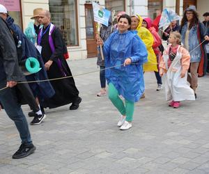 Lubelska Piesza Pielgrzymka na Jasną Górę 2024. Pątnikom deszcz niestraszny!