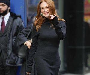 Paryski look Julianne Moore zachwycił wszystkich. To stylizacja idealna na zimowe imprezy! 