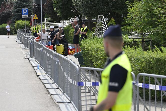 Mieszkańcy Ząbek wracają do swoich mieszkań po najpotrzebniejsze rzeczy