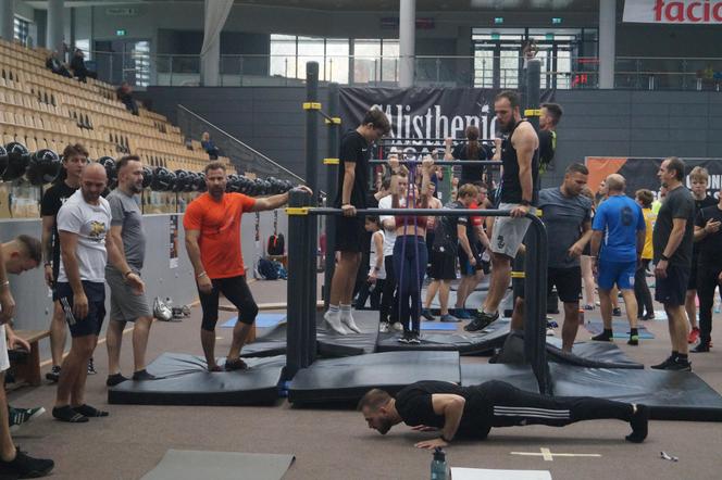Ponad 300 osób ćwiczyło na SISU Arenie. Za nami ogólnopolski trening kalisteniki! 