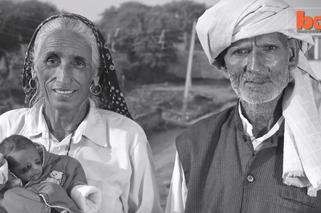 Najstarsza matka na świecie ma 76 lat. W wieku 70. urodziła bliźniaki! [ZDJĘCIA]