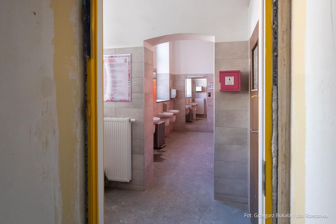 Przedłuża się remont III LO w Rzeszowie