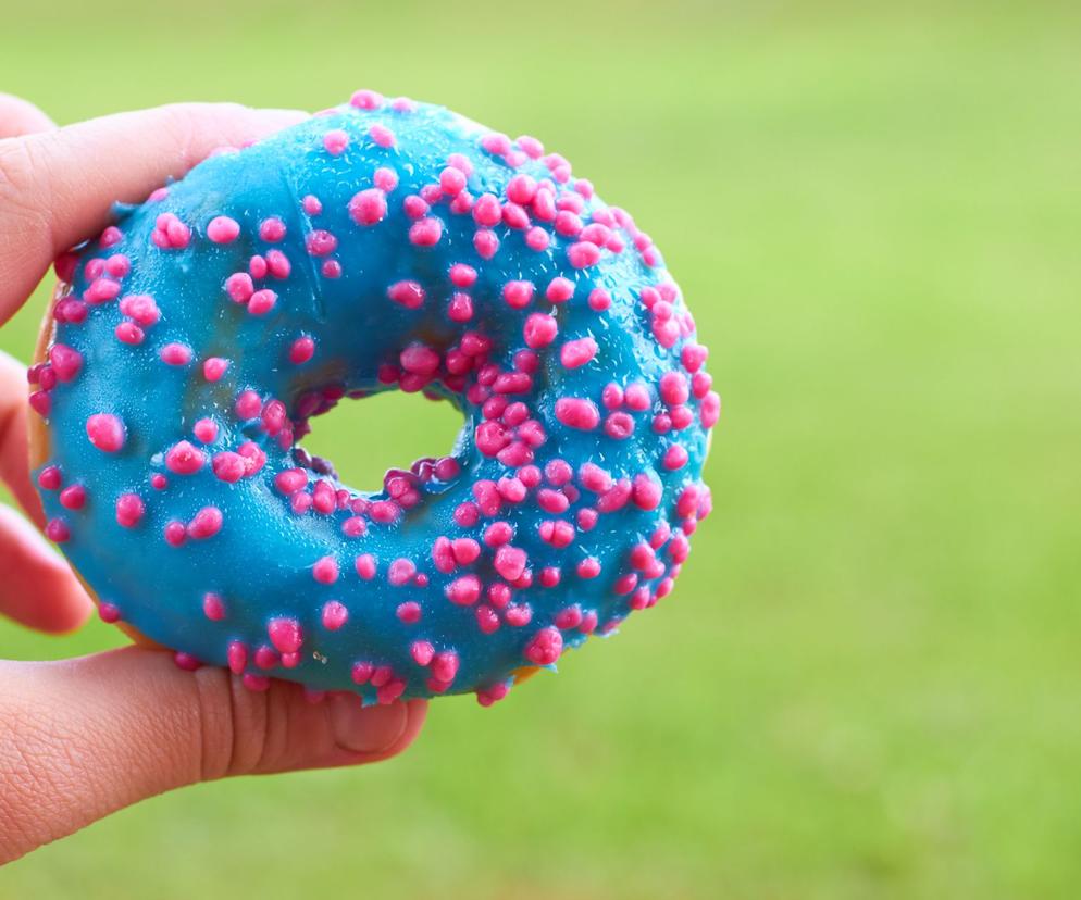 Pączki Ekipy - zrób je sam. Domowy przepis na donaty z niebieskim lukrem