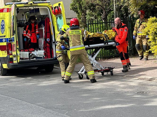 Dramat rodzinny w Piastowie? Córka zaatakowała swoją mamę. Nieoficjalnie: ugodziła ją nożem