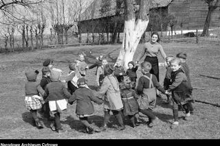 QUZI PRL. Baba Jaga patrzy! Czy pamiętasz zabawy z naszego dzieciństwa w PRL-u