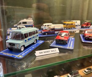 Miniaturowe samochody w Miasteczku Galicyjskim w Nowym Sączu