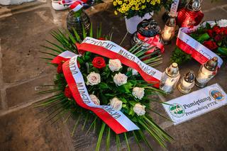 Przejmujący widok przy grobie Pawła Adamowicza. Zdjęcia z bazyliki Mariackiej