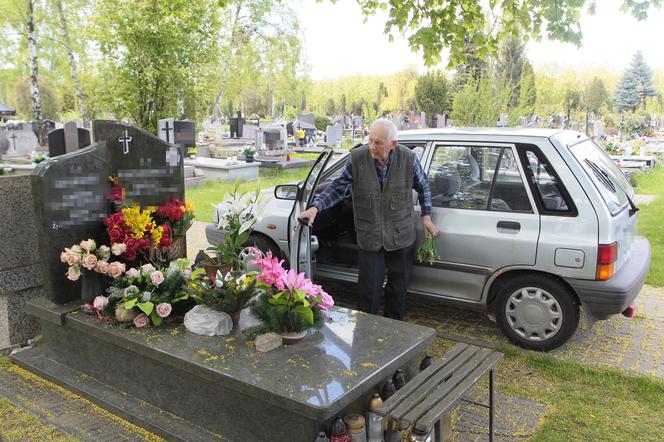 "Bardzo wam za to dziękuję!" Pan Ryszard znów taniej może wjechać na cmentarz 