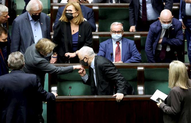 Tak całuje Kaczyński. Szarmanckie gesty prezesa PiS 