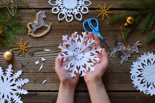 Szukasz inspiracji, jak zrobić świąteczne ozdoby z papieru? Mamy masę pomysłów!
