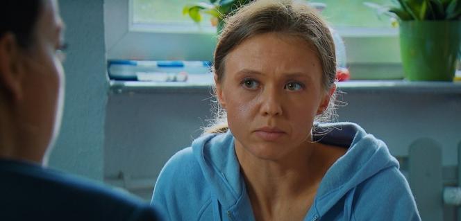 M jak miłość odc. 1701. Magda (Anna Mucha), Milena (Katarzyna Fareniuk) - sąsiadka Nadii