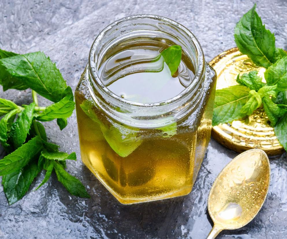 Syrop z mięty - przepis na odświeżajacy syrop miętowy oraz miętową kawę mrożoną