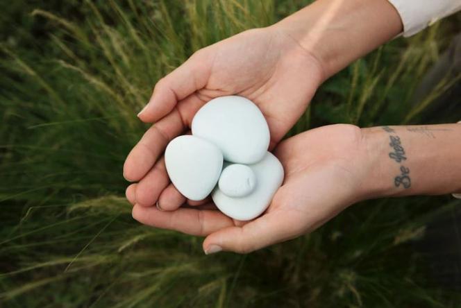 Ta firma zmienia prochy zmarłych w kamienie. Urna źle się kojarzy 