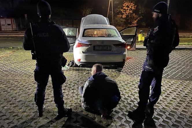 Grupa przestępcza rozbita w Toruniu. Zdjęcia z ogromnej akcji policji