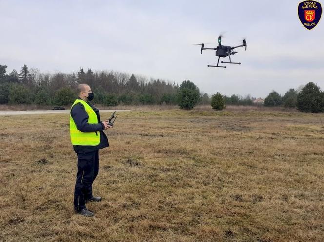 Kontrole z dronem. Dlaczego nie przeprowadza się ich wieczorem, tylko w dzień? 