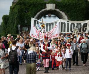 Pielgrzyma na Jasną Górę ruszyła z Krakowa. Tłumy uczestników zmierzają do Częstochowy